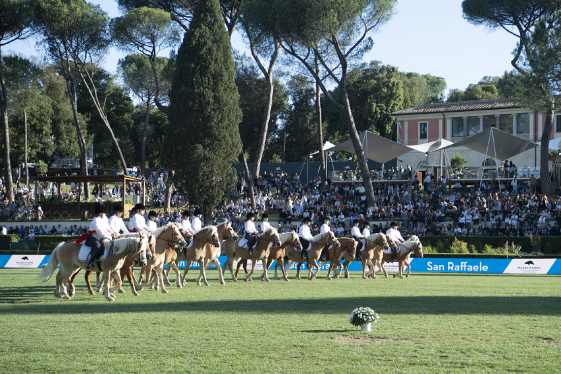 21 volte Piazza di Siena: inclusione in sella, il Carosello del San Raffaele fa vibrare Piazza di Siena